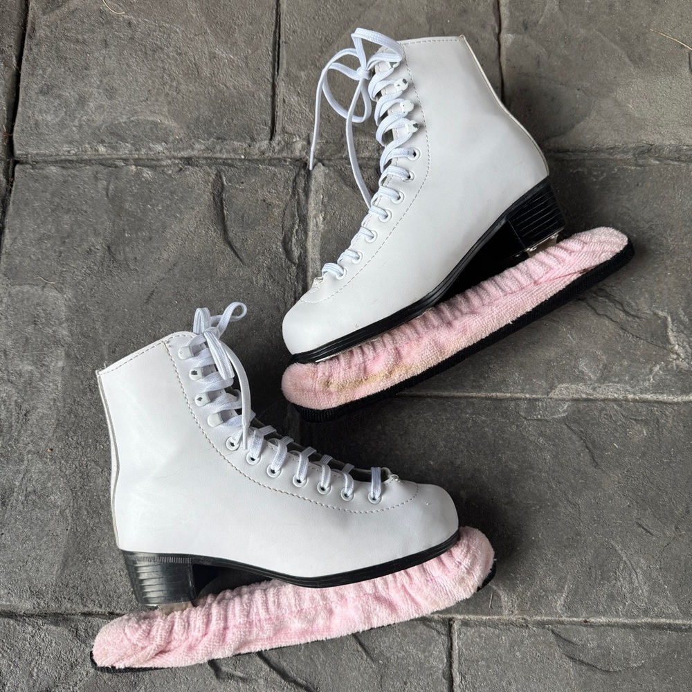 American Athletic Women's White Ice Skates US 4